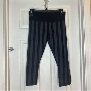 Lululemon Wunder Under Crop Leggings Size 6 Black and Gray Stripes